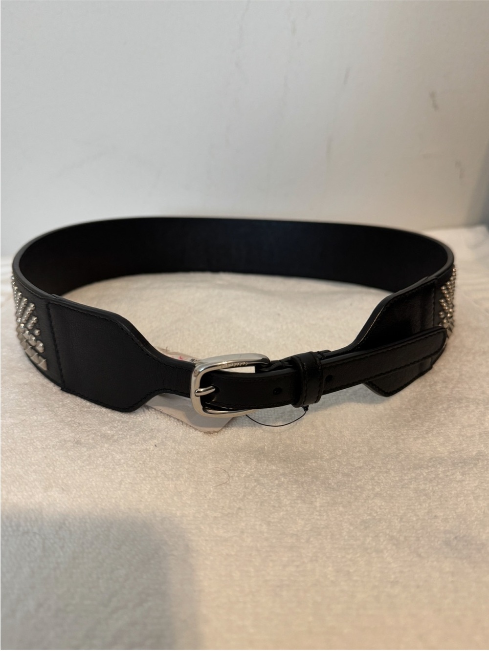 Gucci Black Leather Belt with Embossed Logo Panel